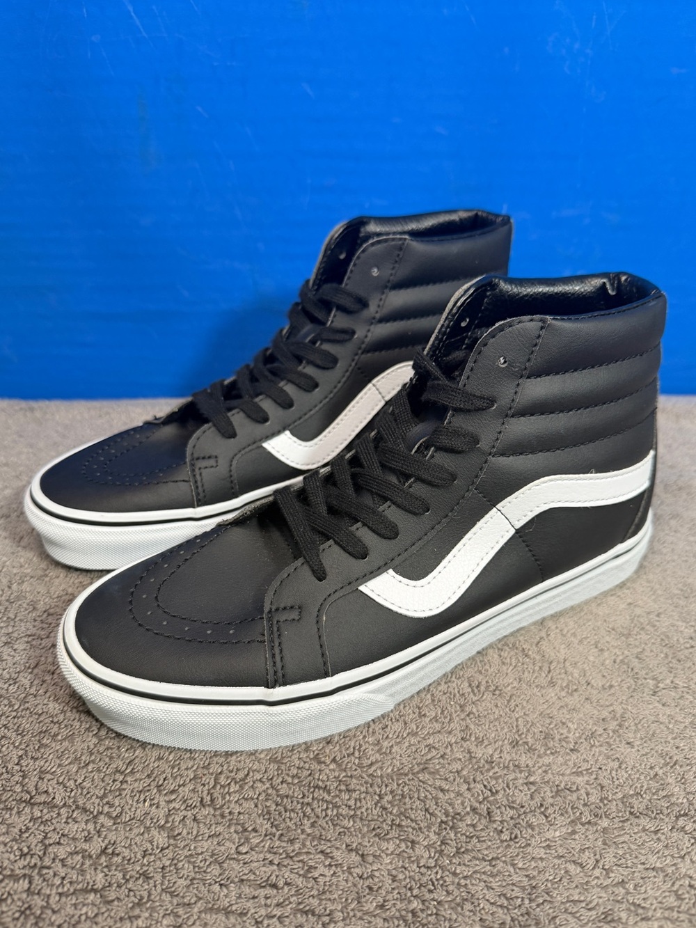 Vans sk8 leather
Brand new